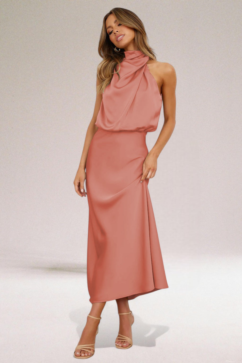 Élodie™ | Robe glamour en satin avec licou.