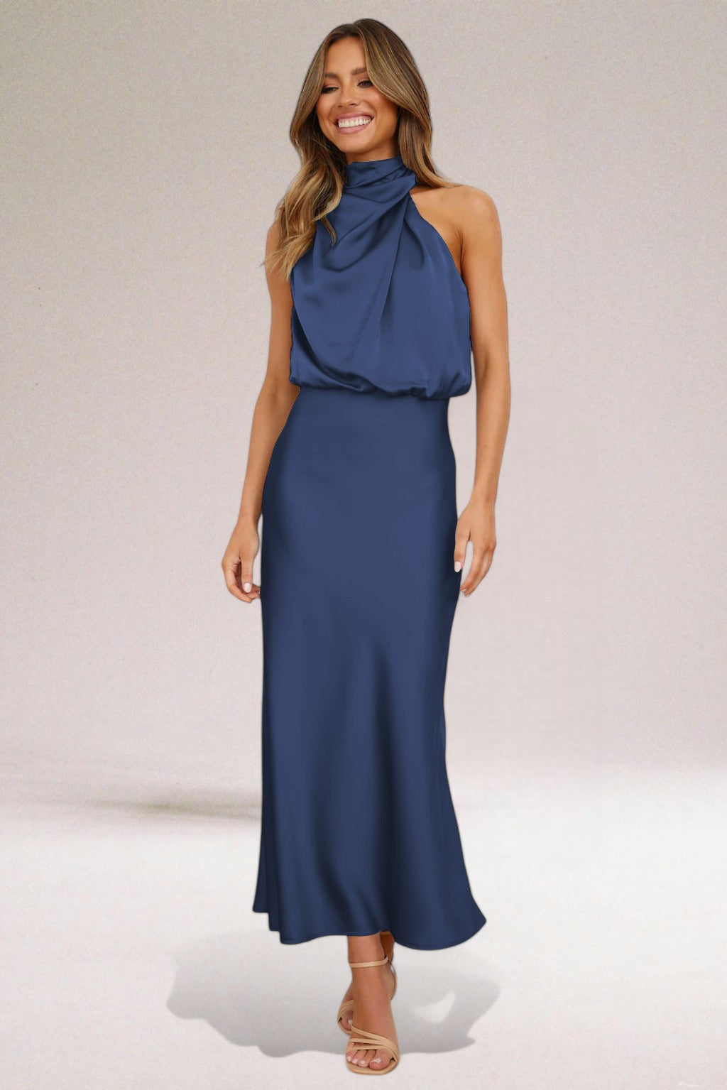 Élodie™ | Robe glamour en satin avec licou.